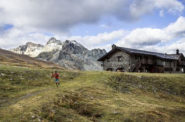 Village of Lillaz / Cogne - Alpine Refuge Sogno di Berdzé